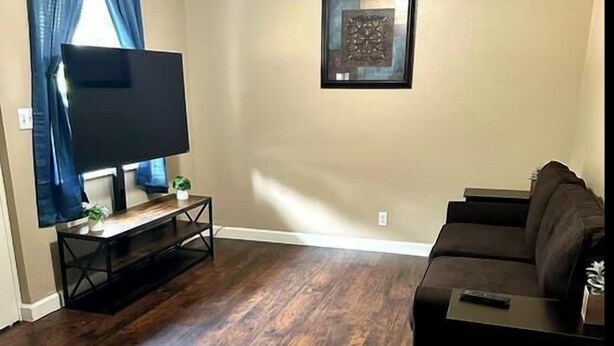 A living room with a flat-screen TV, a sofa, and a ceiling fan. - A comfortable 1bed 1 bath apartment located in a quit community.  (Lakeland)
