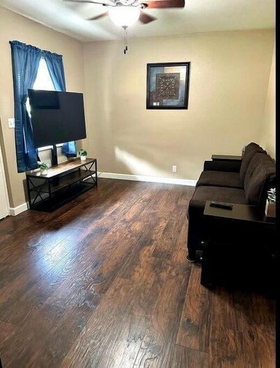 A comfortable 1bed 1 bath apartment located in a quit community. 