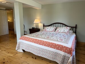 4 bedrooms, desk, free WiFi, bed sheets