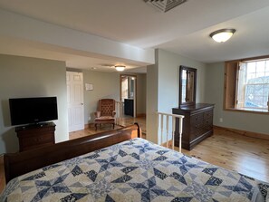 4 bedrooms, desk, free WiFi, bed sheets