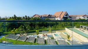 A resort with multiple buildings, a swimming pool, and solar panels. - Eco by Wynwood House (Cartagena)