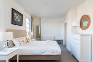 2 bedrooms, iron/ironing board, travel cot, free WiFi - 59 Blossom Street · Luxurious, Central Duplex in York with Parking - Pass the Keys (York)