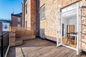 Outdoor dining - 59 Blossom Street · Luxurious, Central Duplex in York with Parking - Pass the Keys (York)