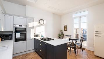 Fridge, microwave, oven, dishwasher