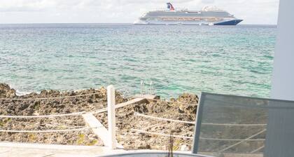 A beautiful oceanfront condo in the heart of George Town