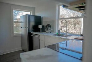 Private kitchen - Sunlit Serenity Suite (Halifax)