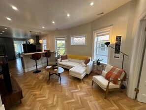 Smart TV, books, printers - Get Cozy, Snuggle Up This Winter In Our Beautiful Unit Chicago - Super Host! (Chicago)