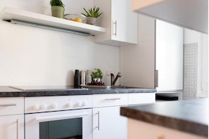 Oven, stovetop, coffee/tea maker, toaster
