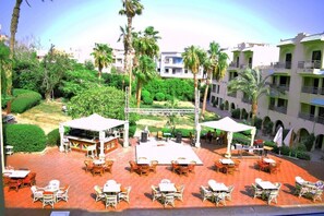 Outdoor dining - Single Room LA
الغردقه
ميدان المحمدي الهضبه اول الممشى السياحي
 (Hurghada)