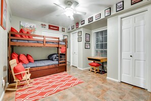 3 slaapkamers, een bureau, internet, beddengoed