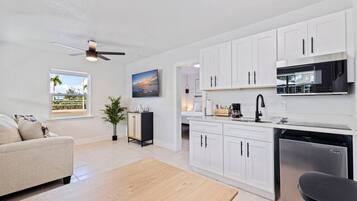 Micro-ondes, cafetière/bouilloire