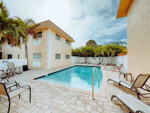 Unclassified image, 3 of 32, button - Sunny Retreat at Blind Pass Paradise with Pool (St. Pete Beach)