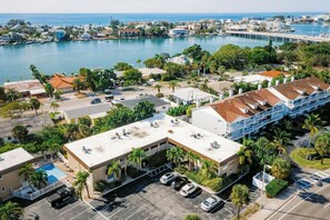 Unclassified image, 4 of 32, button - Sunny Retreat at Blind Pass Paradise with Pool (St. Pete Beach)