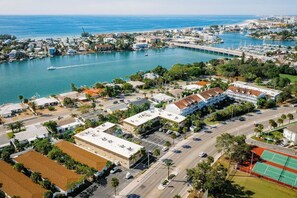 Unclassified image, 2 of 32, button - Sunny Retreat at Blind Pass Paradise with Pool (St. Pete Beach)