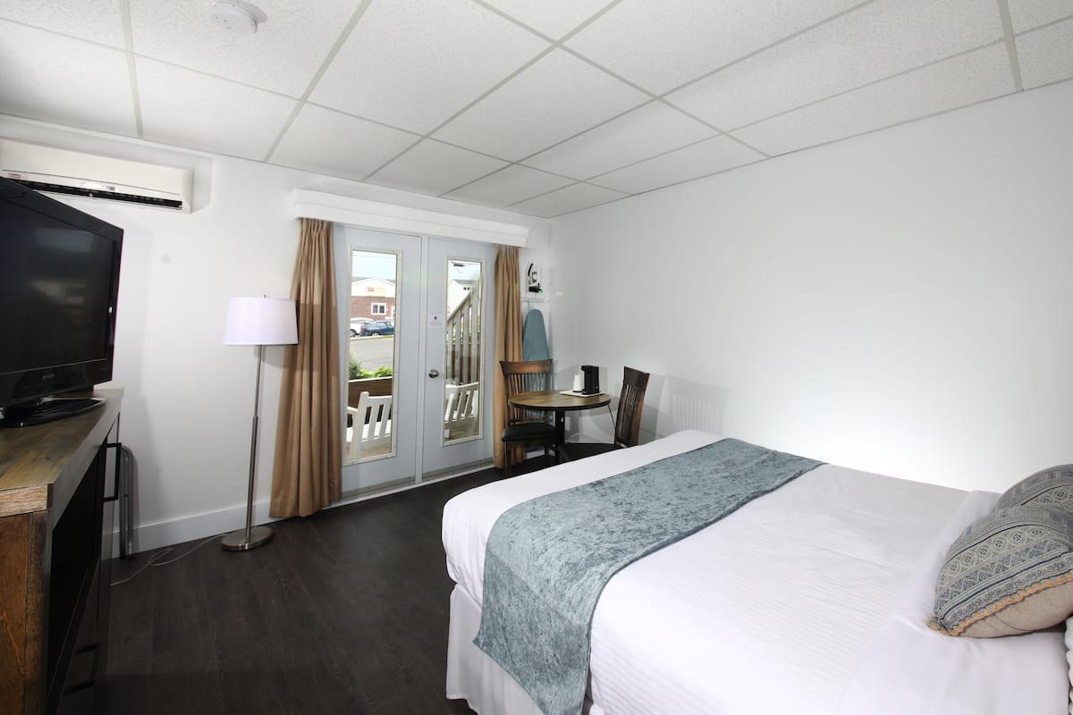 Classic Room | 1 bedroom, hypo-allergenic bedding, blackout curtains