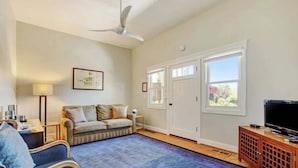 A living room with a sofa, a television, and a ceiling fan. - Casa Bella Estate in Wine Country w/ New Pool! (Kenwood)