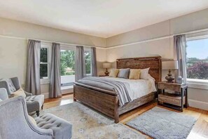 10 bedrooms, iron/ironing board, travel cot, free WiFi - Casa Bella Estate in Wine Country w/ New Pool! (Kenwood)