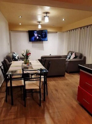 Dining - Rosaelena B&B Departamento con Baños Privados Disponibilidad 7 Personas (Cusco)