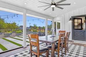 Outdoor dining - Carneros Farmhouse Sonoma (Sonoma)