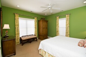 7 bedrooms, iron/ironing board, travel crib, WiFi - Water's Edge, Oceanfront House in Salter Path, NC! (Salter Path)