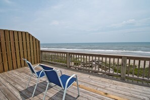 Property grounds - Wee Blew Inn West, Oceanfront Duplex in Emerald Isle, NC! (Emerald Isle)