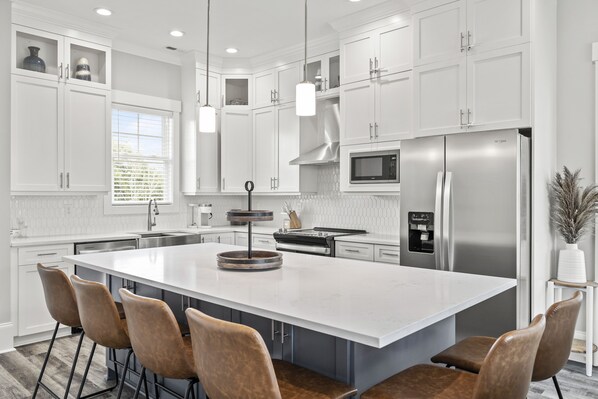 Réfrigérateur, micro-ondes, four, lave-vaisselle