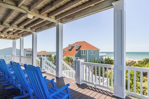 Property grounds - Blue Water, Oceanfront House in Emerald Isle, NC! (Emerald Isle)