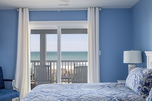 7 bedrooms, WiFi - Blue Water, Oceanfront House in Emerald Isle, NC! (Emerald Isle)