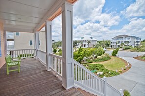 Property grounds - Blue Water, Oceanfront House in Emerald Isle, NC! (Emerald Isle)