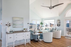 Smart TV, DVD player, livros