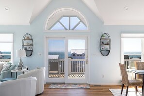 Smart TV, DVD player, books - Bogue's Retreat, Oceanview House in Emerald Isle, NC! (Emerald Isle)