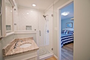 Towels - Breaking Rollers, Oceanfront House in Emerald Isle, NC! (Emerald Isle)