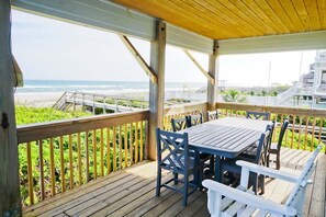 Outdoor dining - Breaking Rollers, Oceanfront House in Emerald Isle, NC! (Emerald Isle)