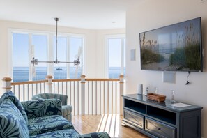 Smart TV, stereo - Breezin' Blue, Oceanfront House in Emerald Isle, NC! (Emerald Isle)