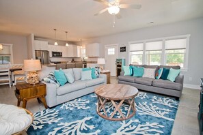 Een televisie en een stereo