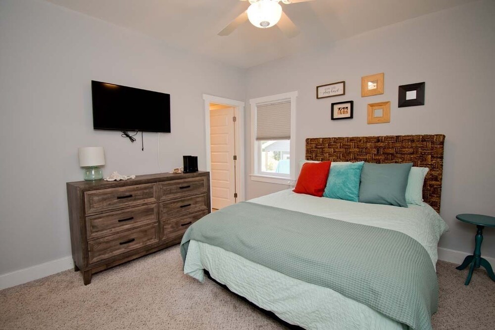 Bright Blue Willow, Soundside House in Emerald Isle, NC! Emerald Isle