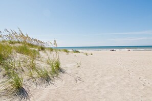 Beach - By the Boardwalk, Oceanfront House in Atlantic Beach, NC! (Atlantic Beach)