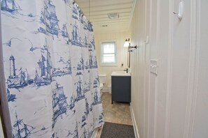 Hair dryer, towels - Captain's Escape, Almost Oceanfront House in Emerald Isle, NC! (Emerald Isle)