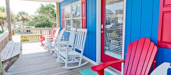 Captain's Escape, Almost Oceanfront House in Emerald Isle, NC!