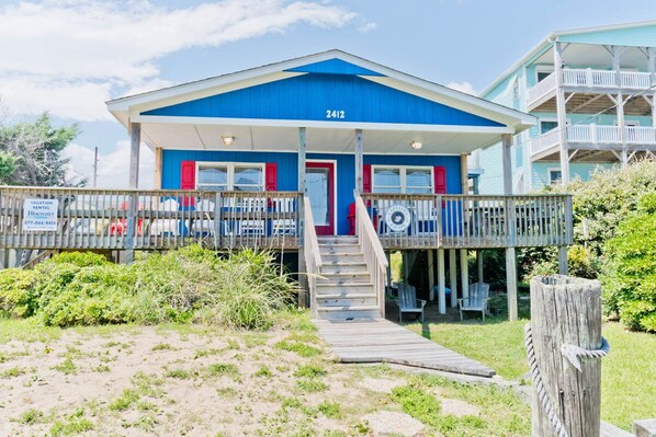 Exterior - Captain's Escape, Almost Oceanfront House in Emerald Isle, NC! (Emerald Isle)