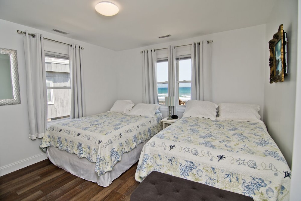 Captain's Quarters East, Oceanfront Duplex in Emerald Isle, NC! Emerald Isle Vrbo
