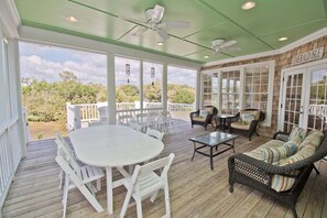 Outdoor dining - Carolina, Oceanside House in Emerald Isle, NC! (Emerald Isle)