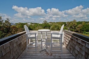 Outdoor dining - Carolina, Oceanside House in Emerald Isle, NC! (Emerald Isle)