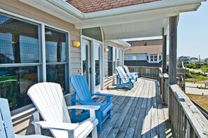Terrace/patio - Carolina Beach Music, Almost Oceanfront House in Emerald Isle, NC! (Emerald Isle)