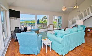 Living area - Carolina Sunshine, Oceanfront House in Emerald Isle, NC! (Emerald Isle)