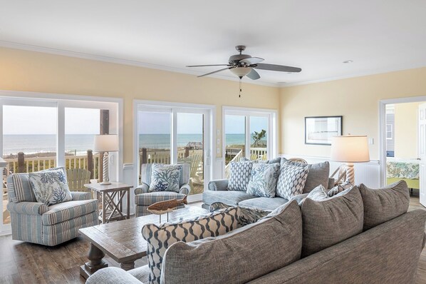 スマートテレビ、暖炉、テレビゲーム、DVD プレーヤー