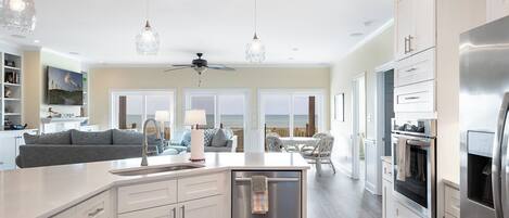 Refrigerador, microondas, horno y lavavajillas