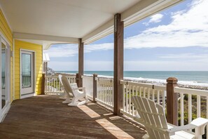 Property grounds - Casa Del Sole, Oceanfront House in Emerald Isle, NC! (Emerald Isle)