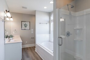 Bathroom - Changes in Attitudes, Almost Oceanfront House in Emerald Isle, NC! (Emerald Isle)