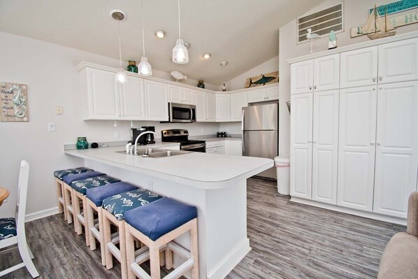 冷蔵庫、電子レンジ、オーブン、食器洗い機